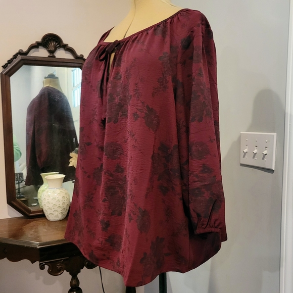 NWT 3X Maroon Rose Pattern Blouse - Picture 8 of 10